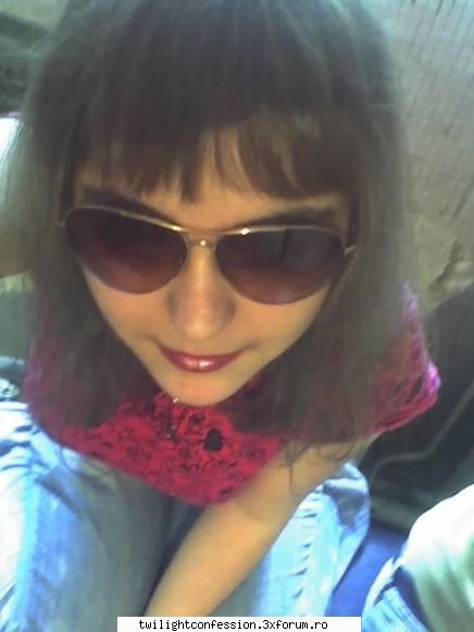 blond moment. mimi nu,nu sunt fata twilight. xdsi sunt blonda asta laud eu.